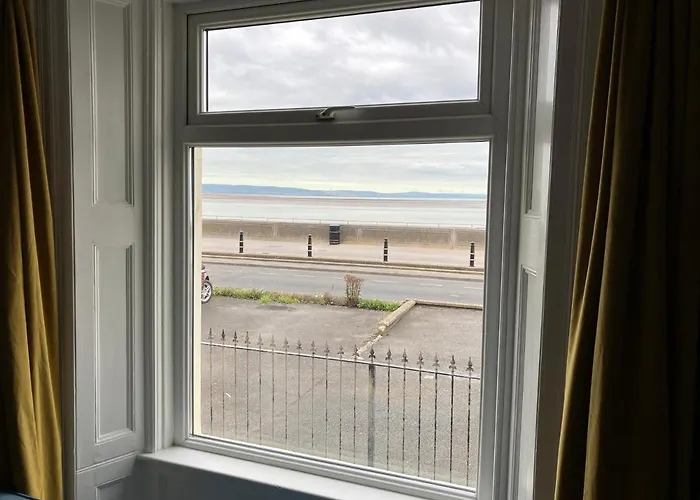 Lovely Family Seafront Property In Burnham-On-Sea